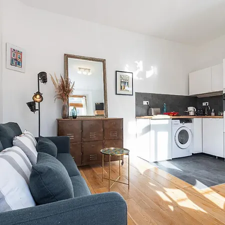 1 Bdr Downtown Near Place Massena *