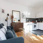 1 Bdr Downtown Near Place Massena *