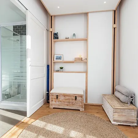 1 Bdr Downtown Near Place Massena *