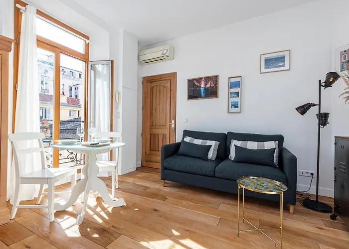 Apartmán 1 Bdr Downtown Near Place Massena *